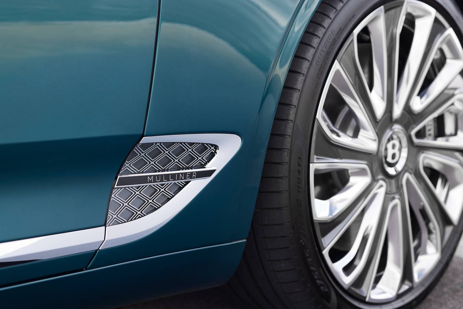 2024 Bentley Continental exterior EDETAIL