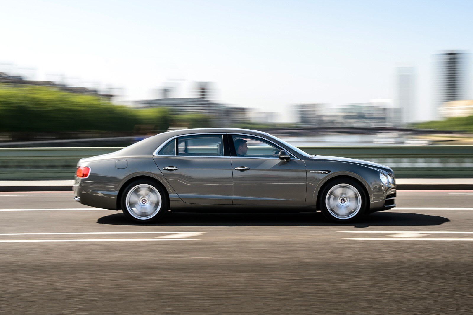 2018 Bentley Flying Spur — OEM photo 3
