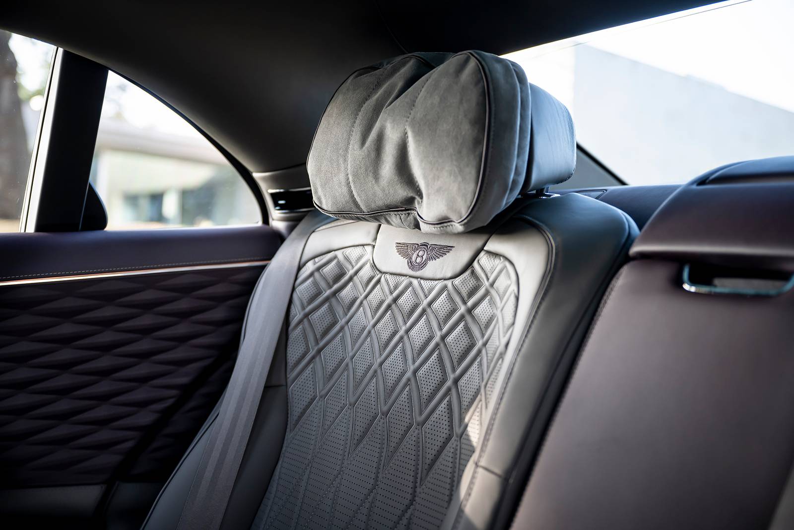 2022 Bentley Flying Spur interior DETAIL
