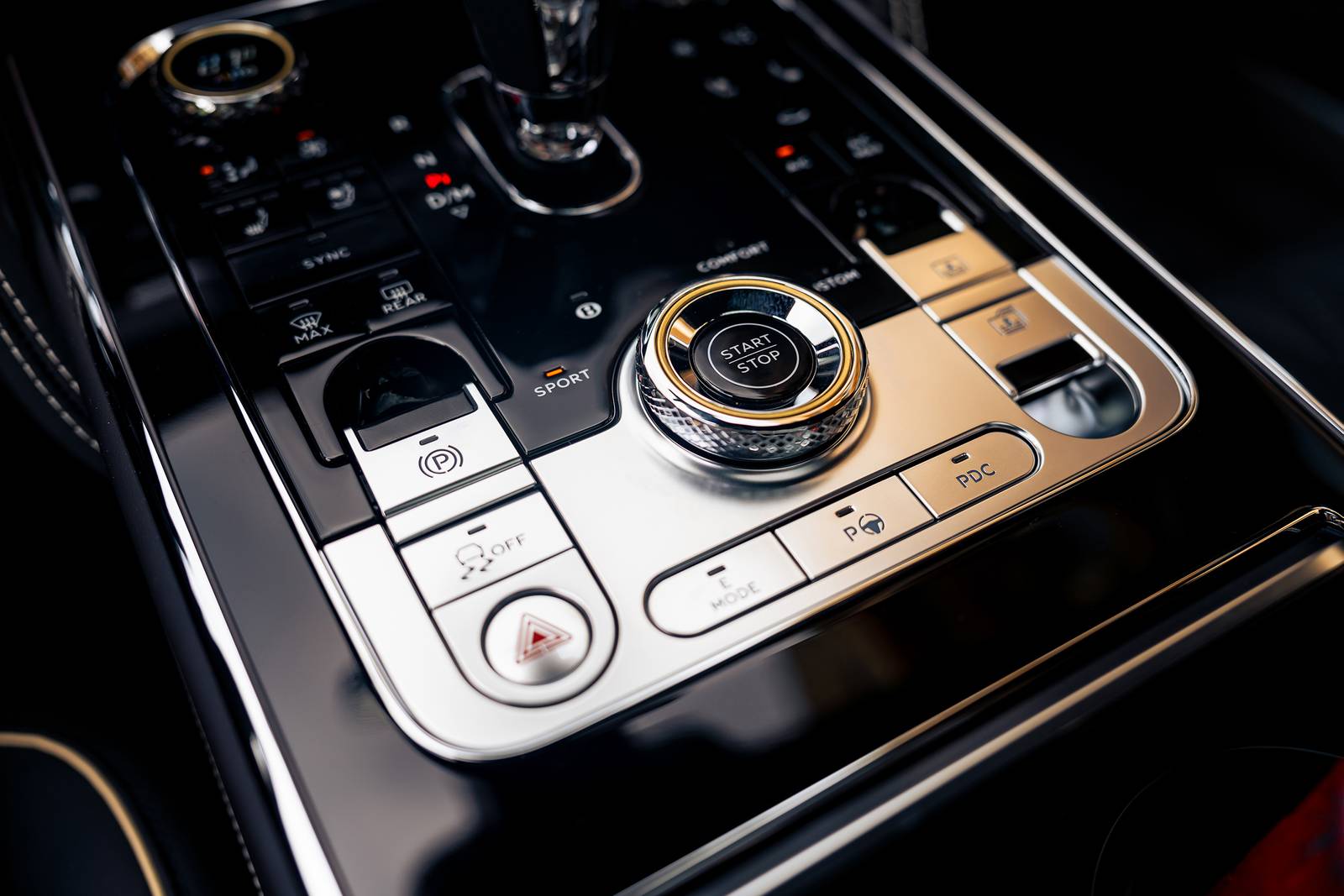 2023 Bentley Flying Spur interior AUXCTRL