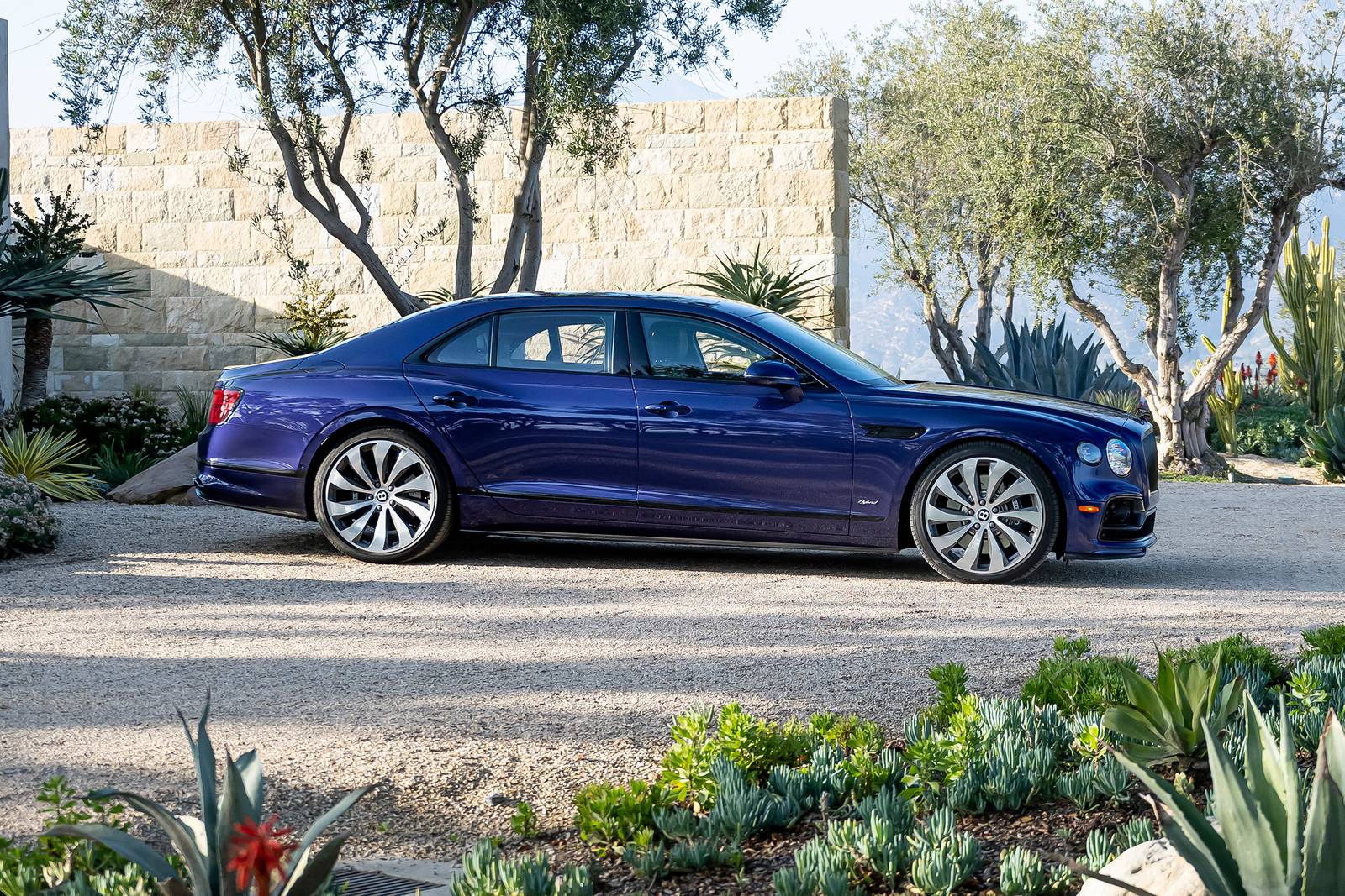 2023 Bentley Flying Spur — OEM photo 3