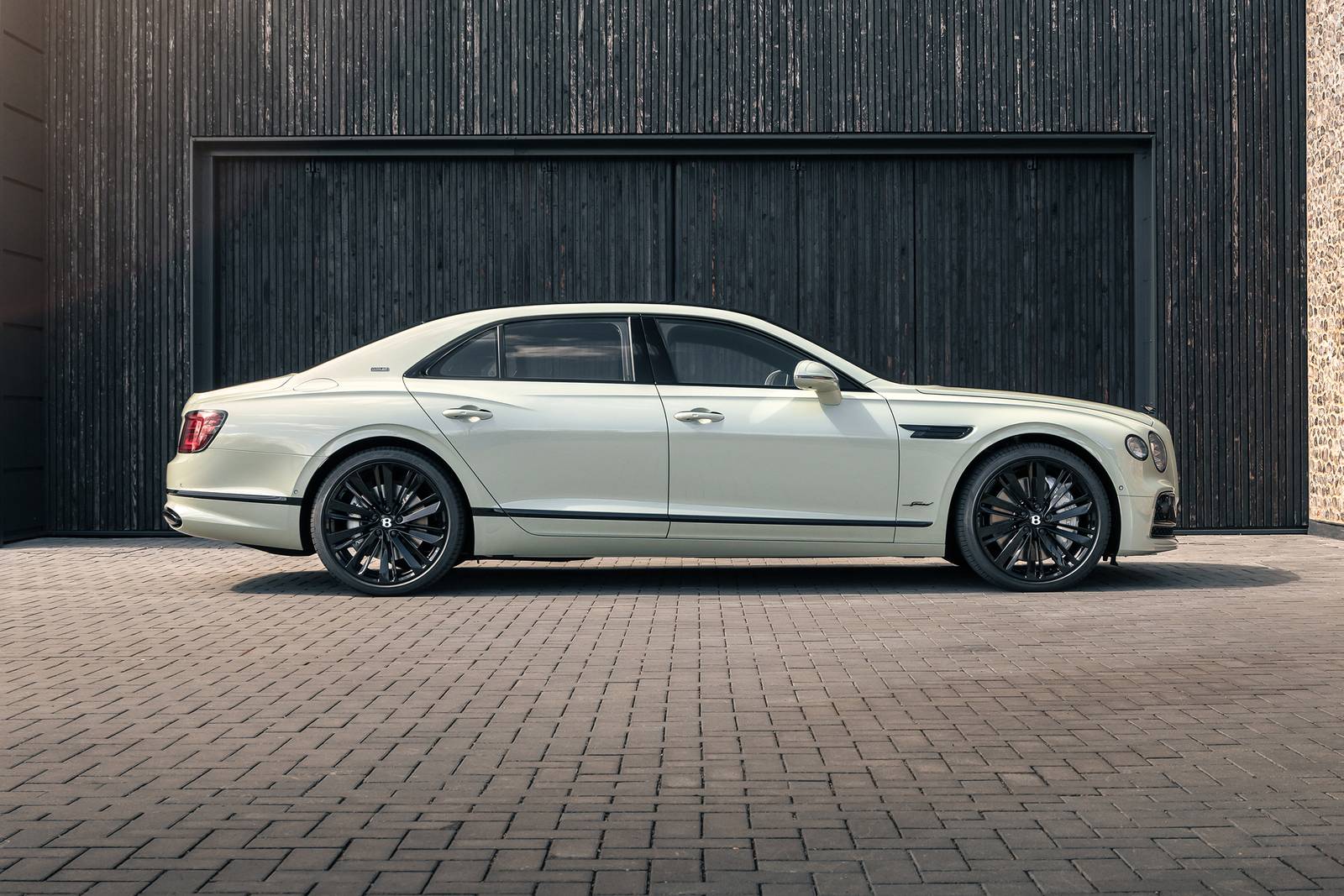 2023 Bentley Flying Spur — OEM photo 4