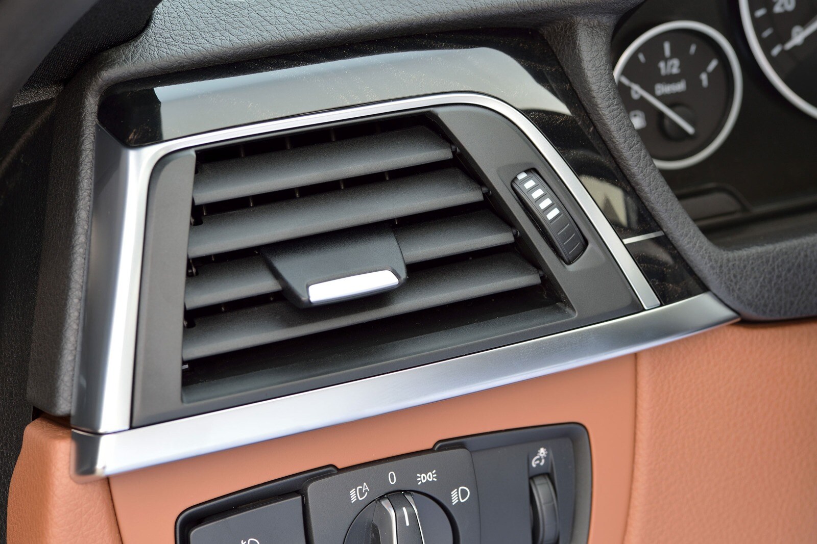 2017 BMW 3 Series interior DETAIL