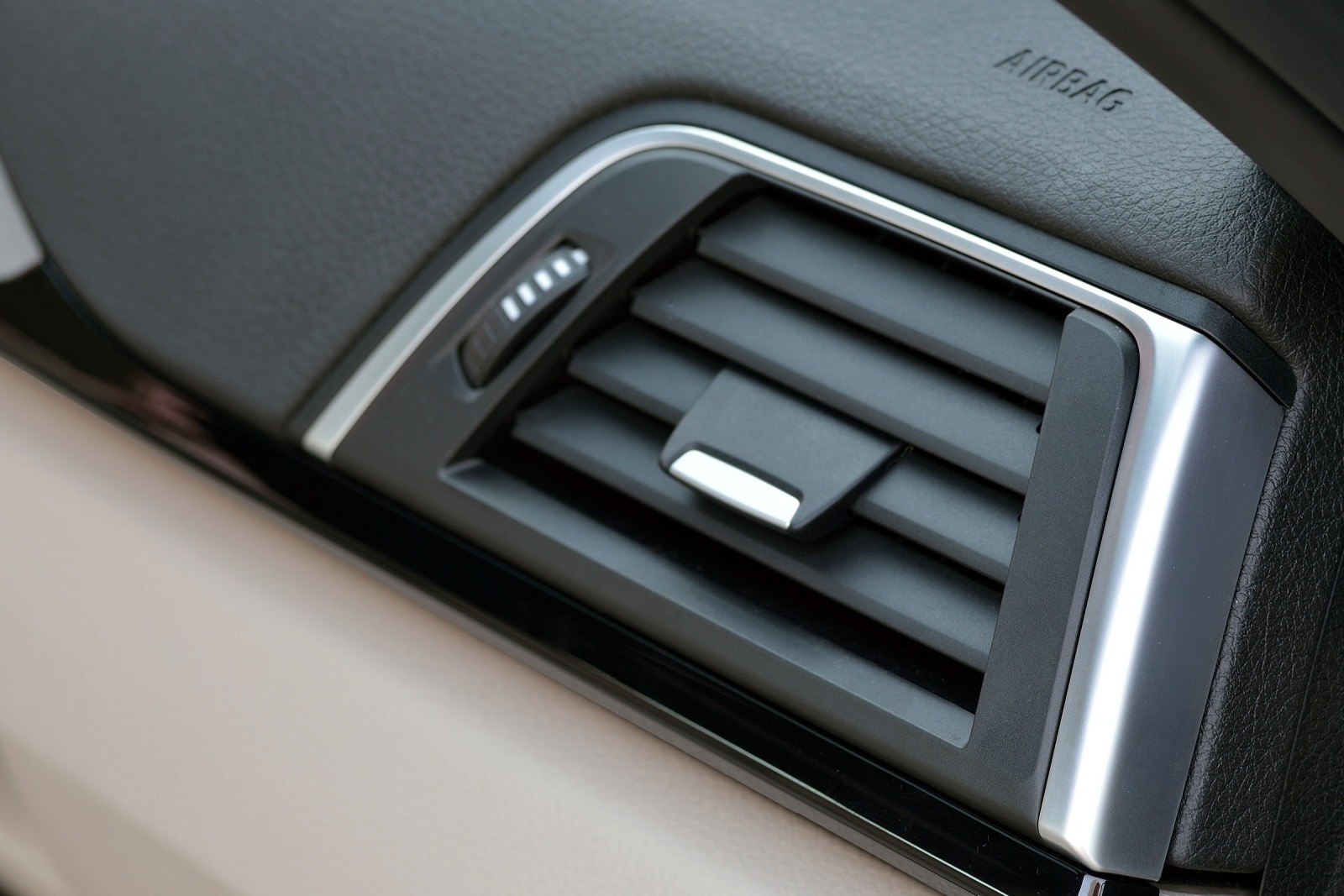 2018 BMW 3 Series interior DETAIL