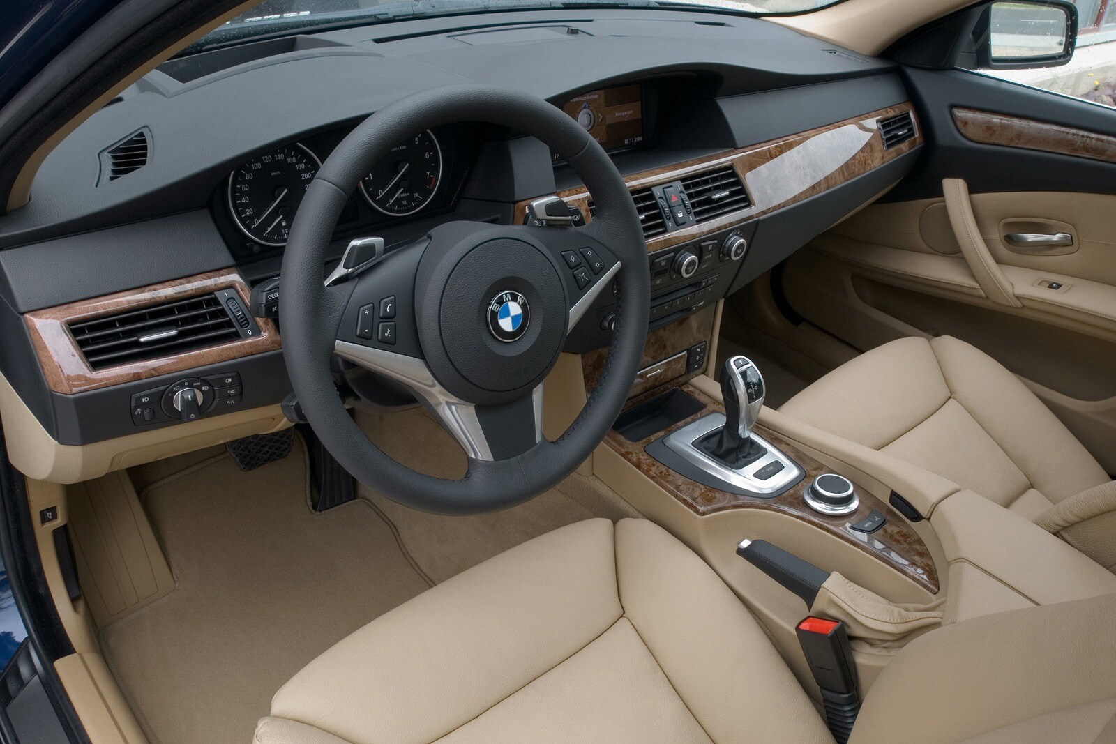 2009 BMW 5 Series interior D
