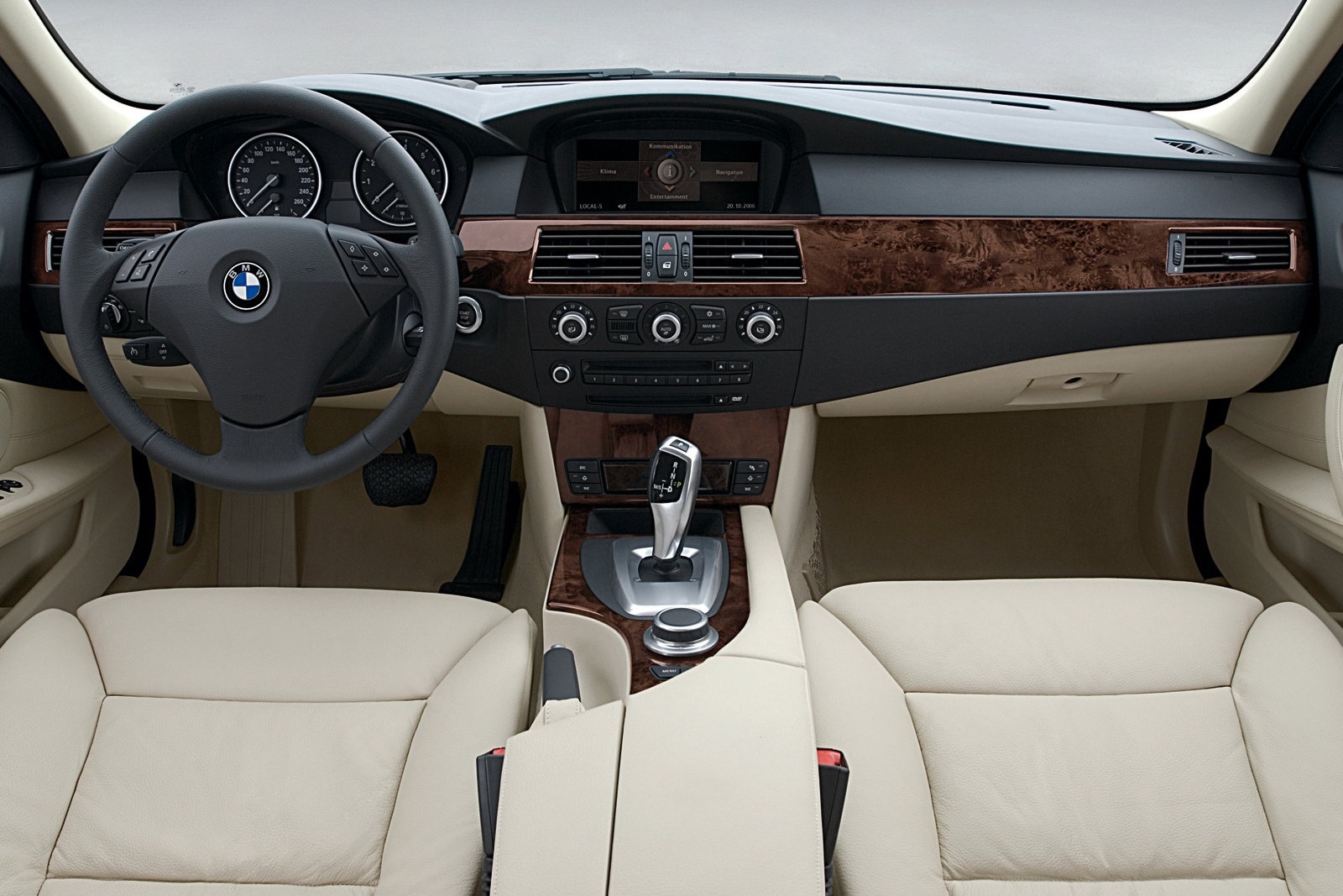 2009 BMW 5 Series interior D