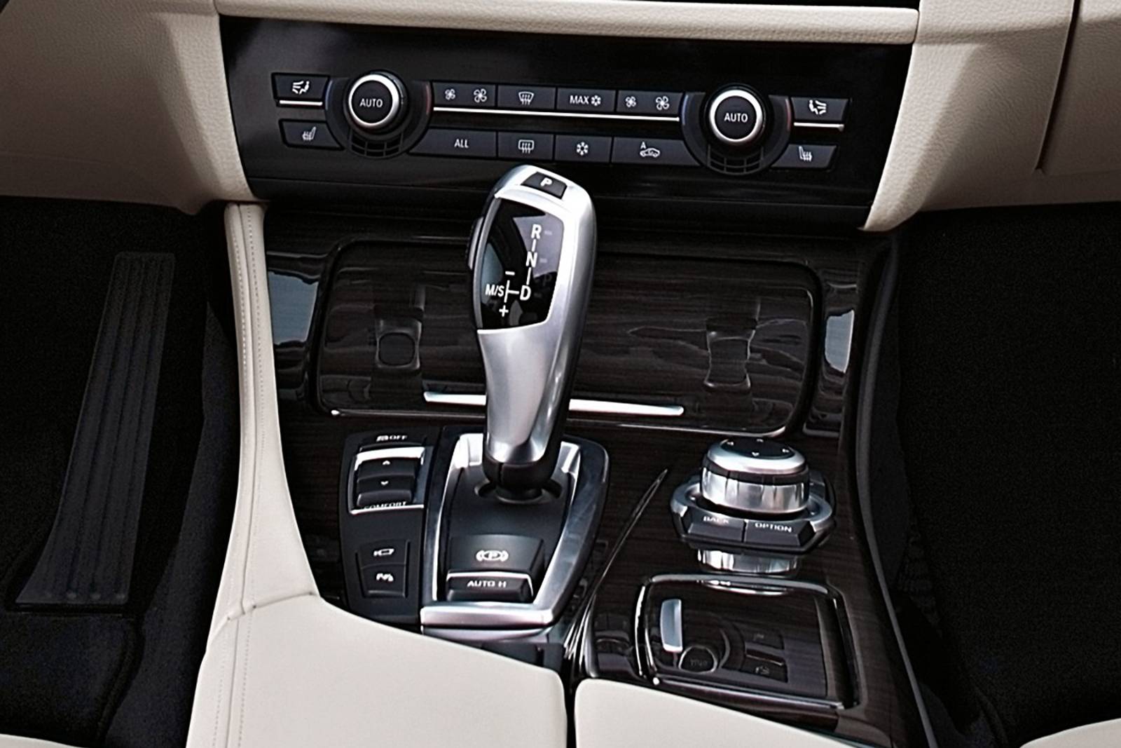 2010 BMW 5 Series interior CC
