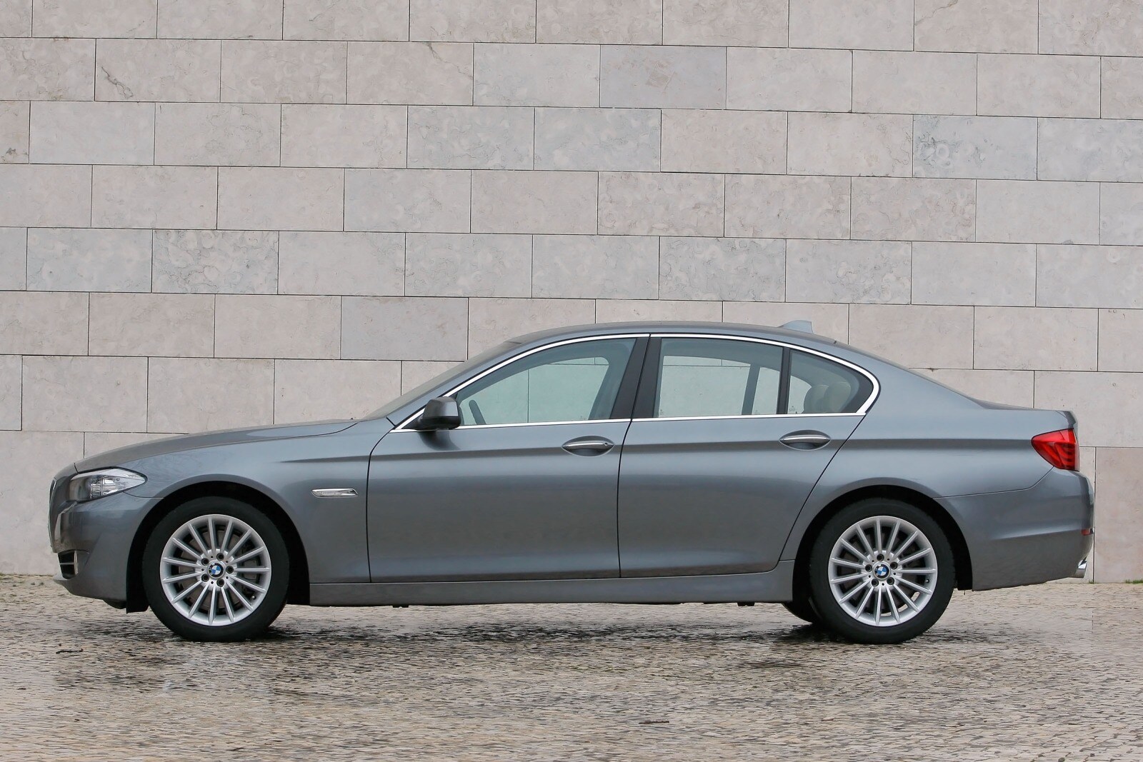 2012 BMW 5 Series exterior FQ