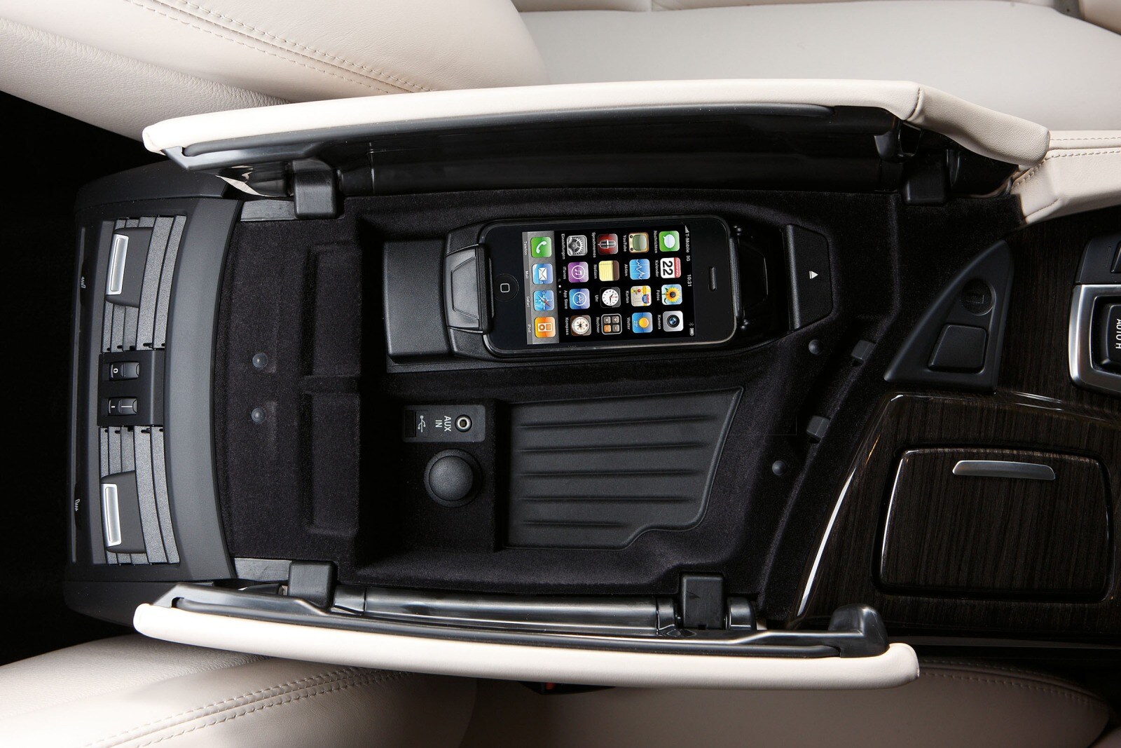 2012 BMW 5 Series interior DETAIL