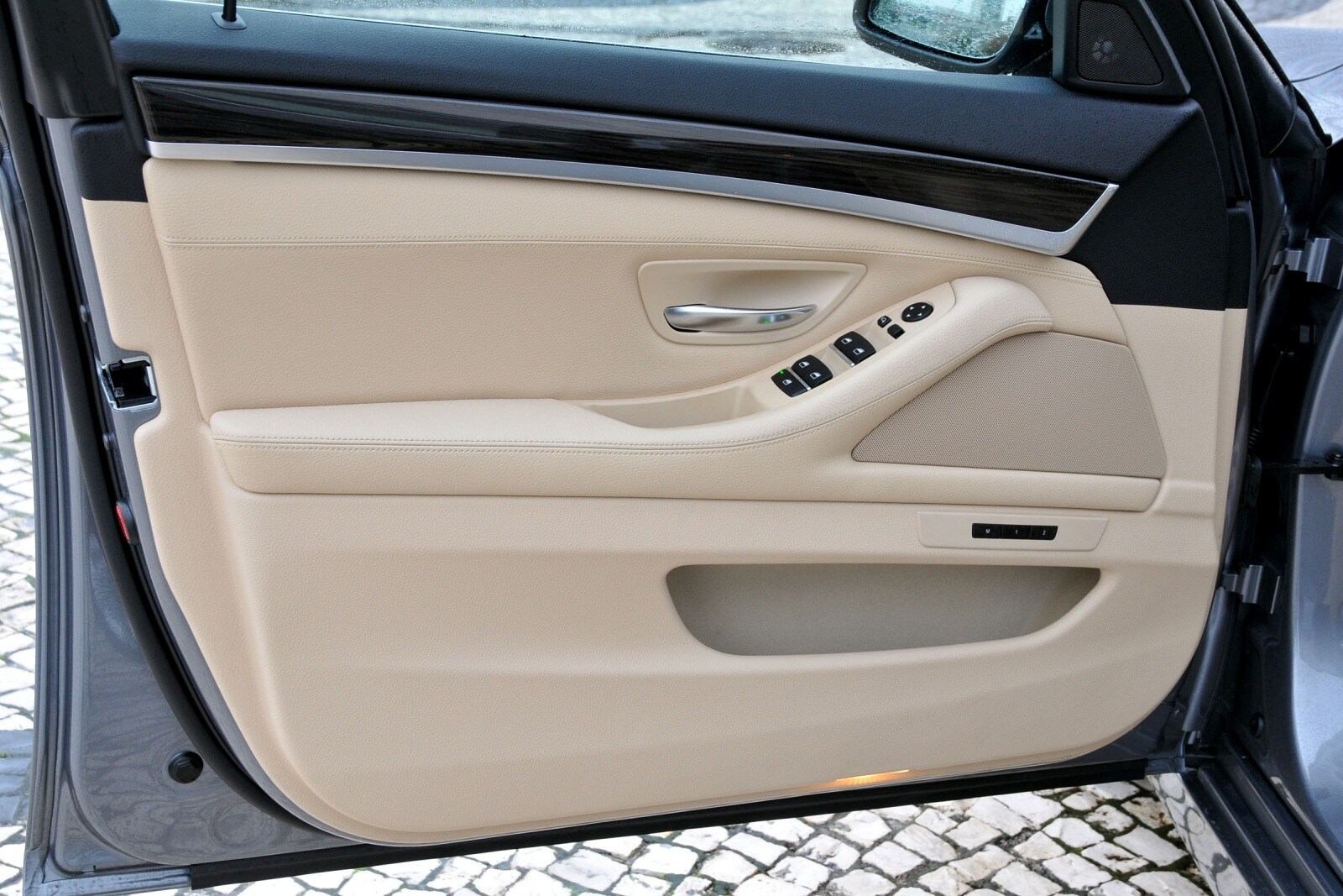 2013 BMW 5 Series interior DETAIL