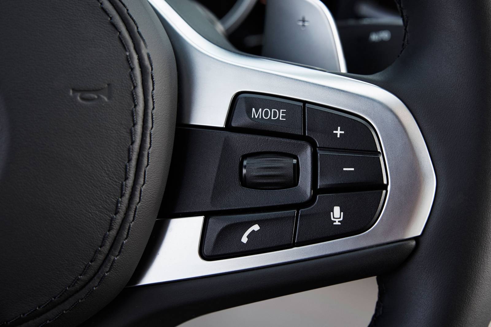 2020 BMW 5 Series interior AUXCTRL