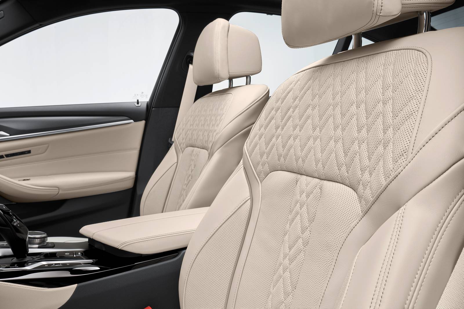 2022 BMW 5 Series interior DETAIL