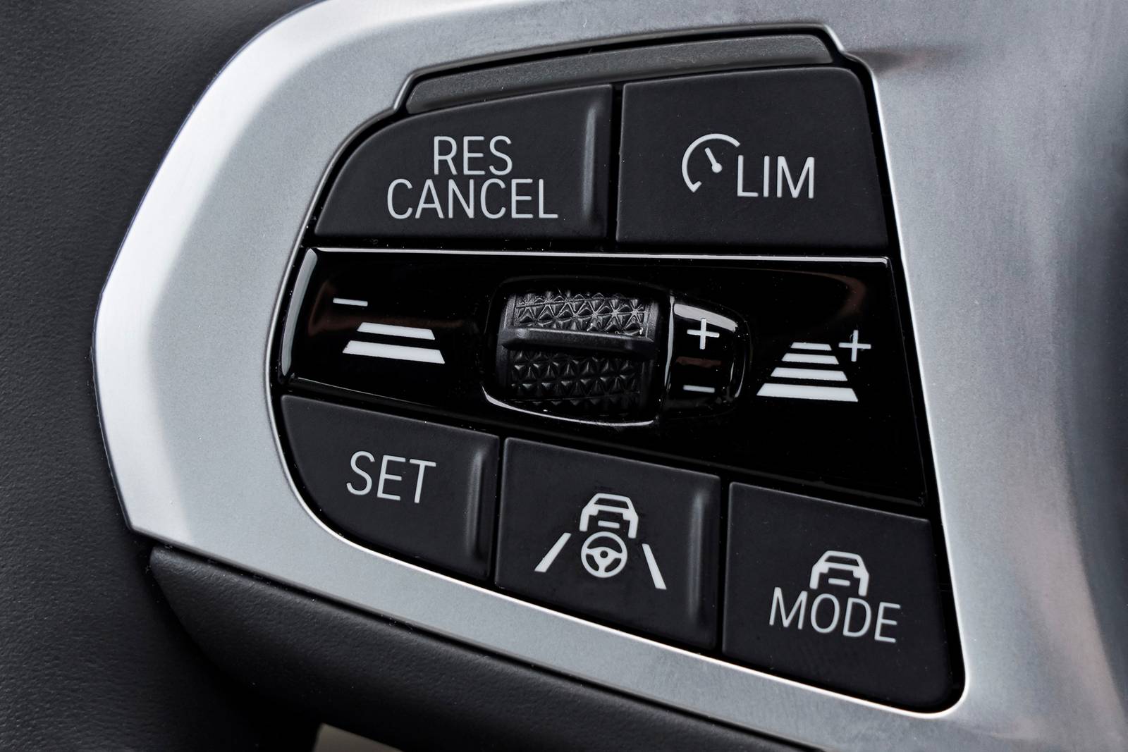 2022 BMW 5 Series interior AUXCTRL
