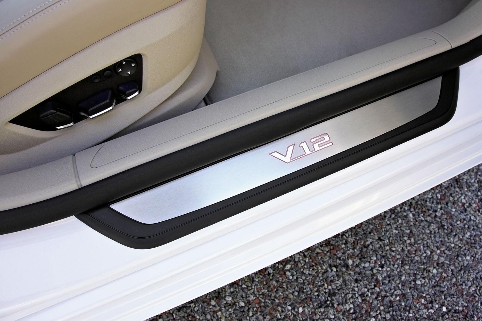 2011 BMW 7 Series interior DETAIL