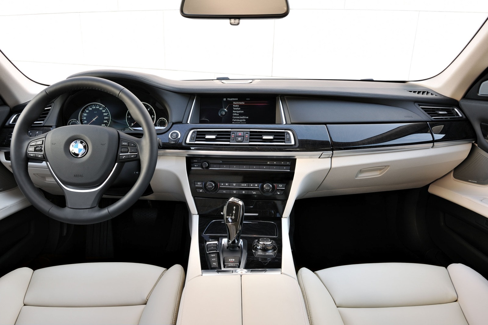 2014 BMW 7 Series interior D