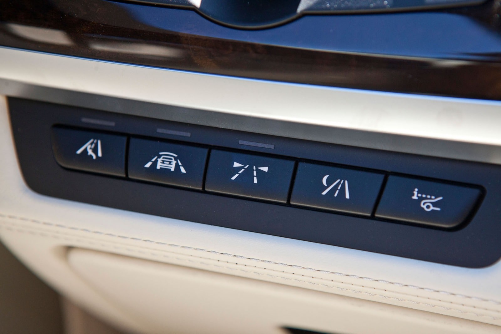 2014 BMW 7 Series interior AUXCTRL