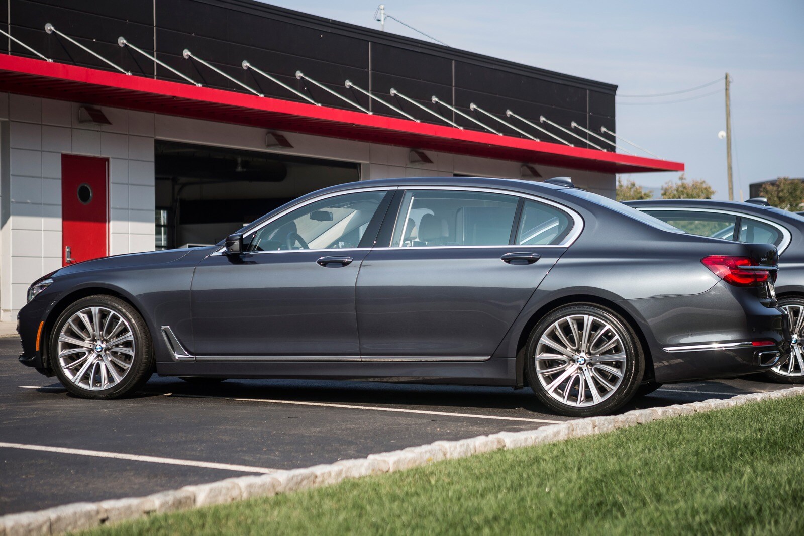 2016 BMW 7 Series 750i xDrive Sedan Exterior. Options Shown.