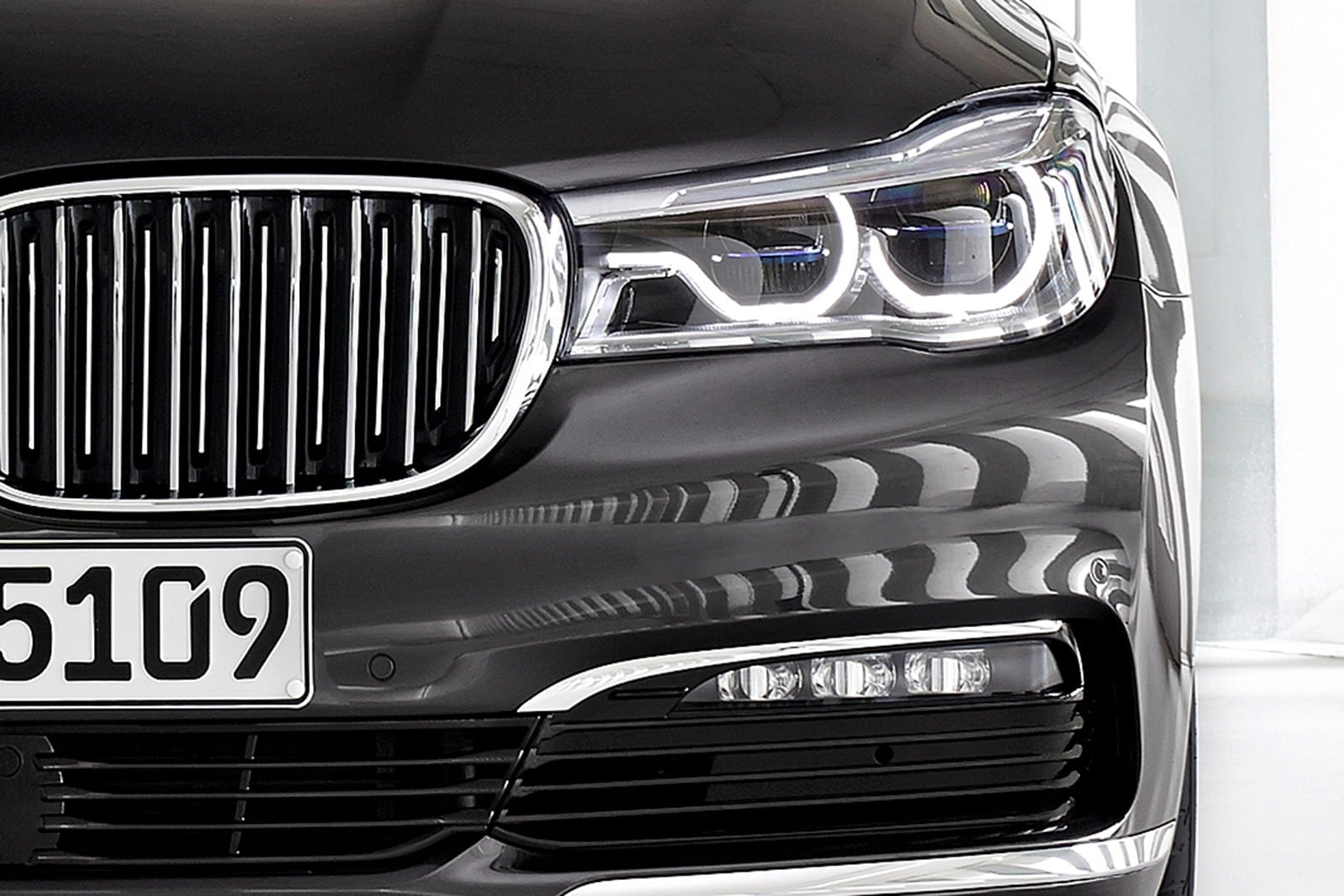 2015 BMW 7 Series exterior EDETAIL