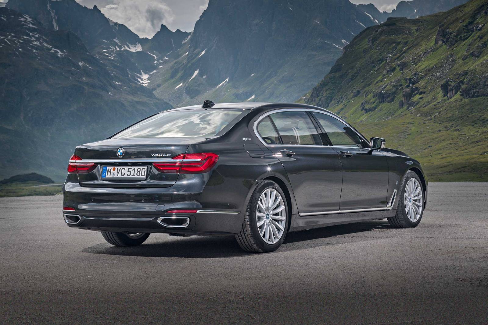 2017 BMW 7 Series 740e xDrive iPerformance Sedan Exterior