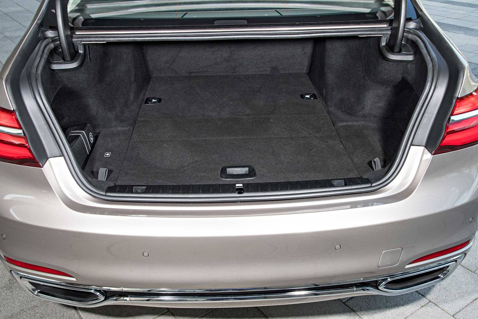 2018 BMW 7 Series interior CARGO