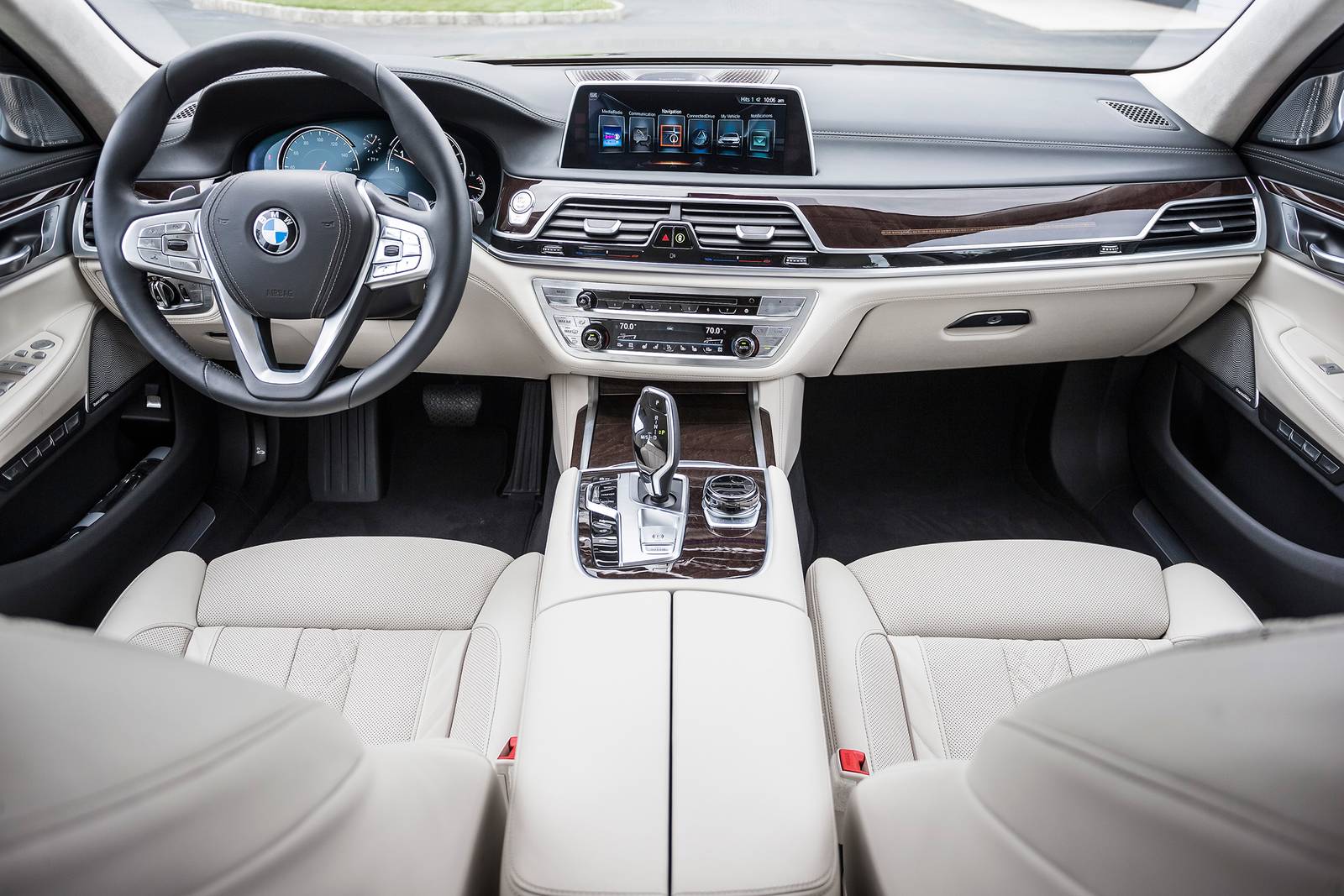 2018 BMW 7 Series interior D