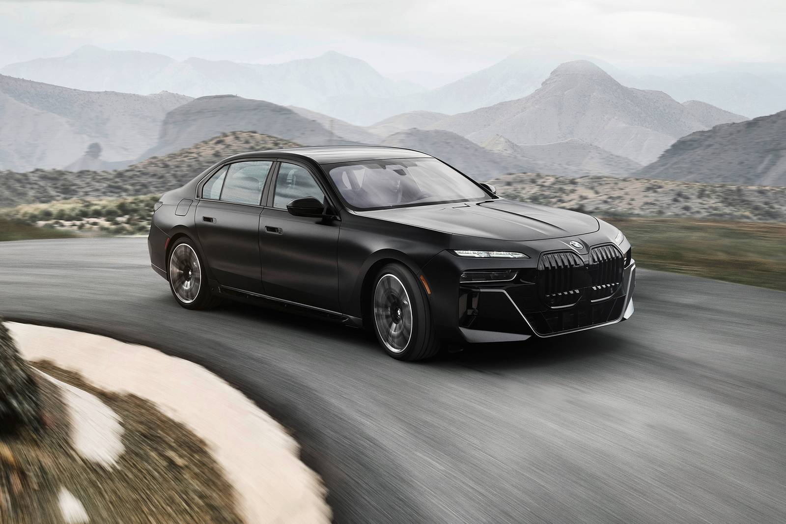 2022 BMW 7 Series exterior LIFE1