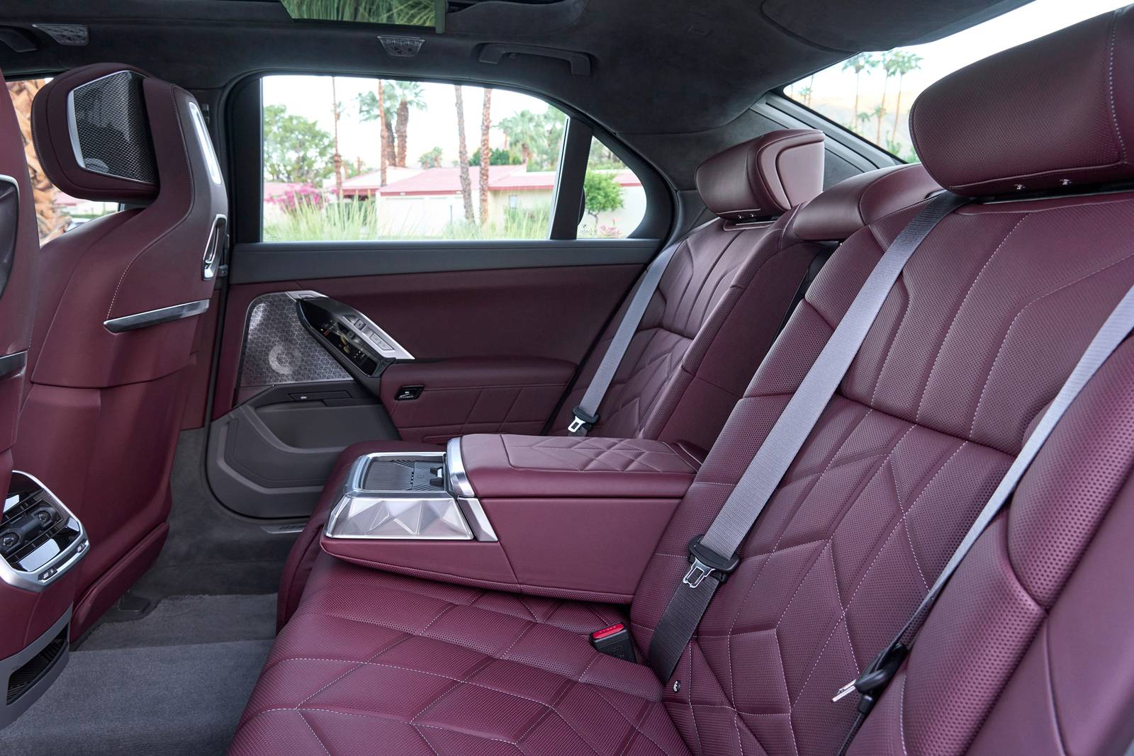 2024 BMW 7 Series interior DETAIL