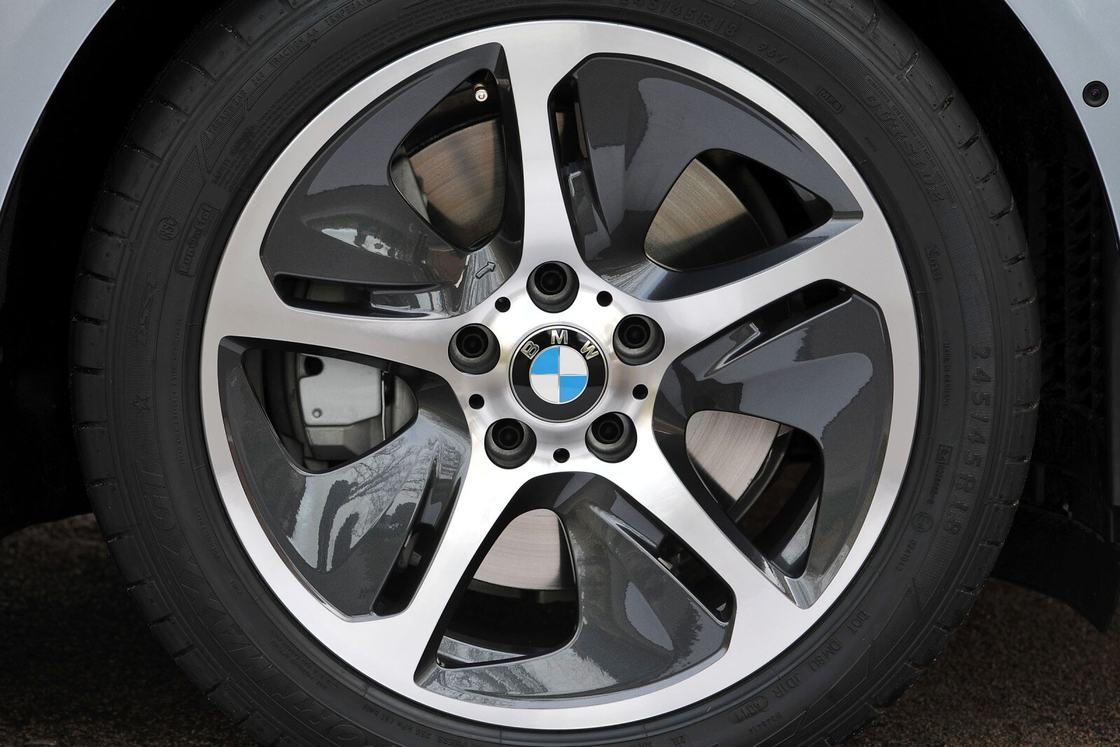 2014 BMW ActiveHybrid 5 — OEM photo 1