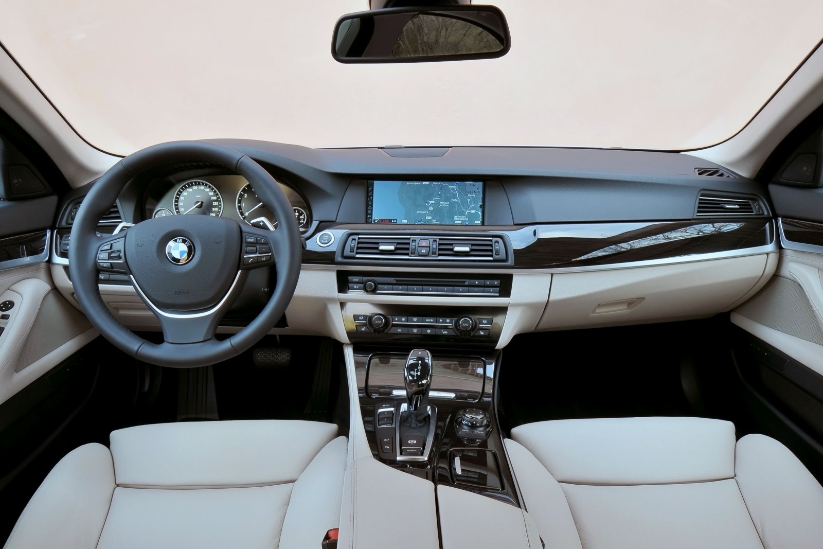 2016 BMW ActiveHybrid 5 interior D