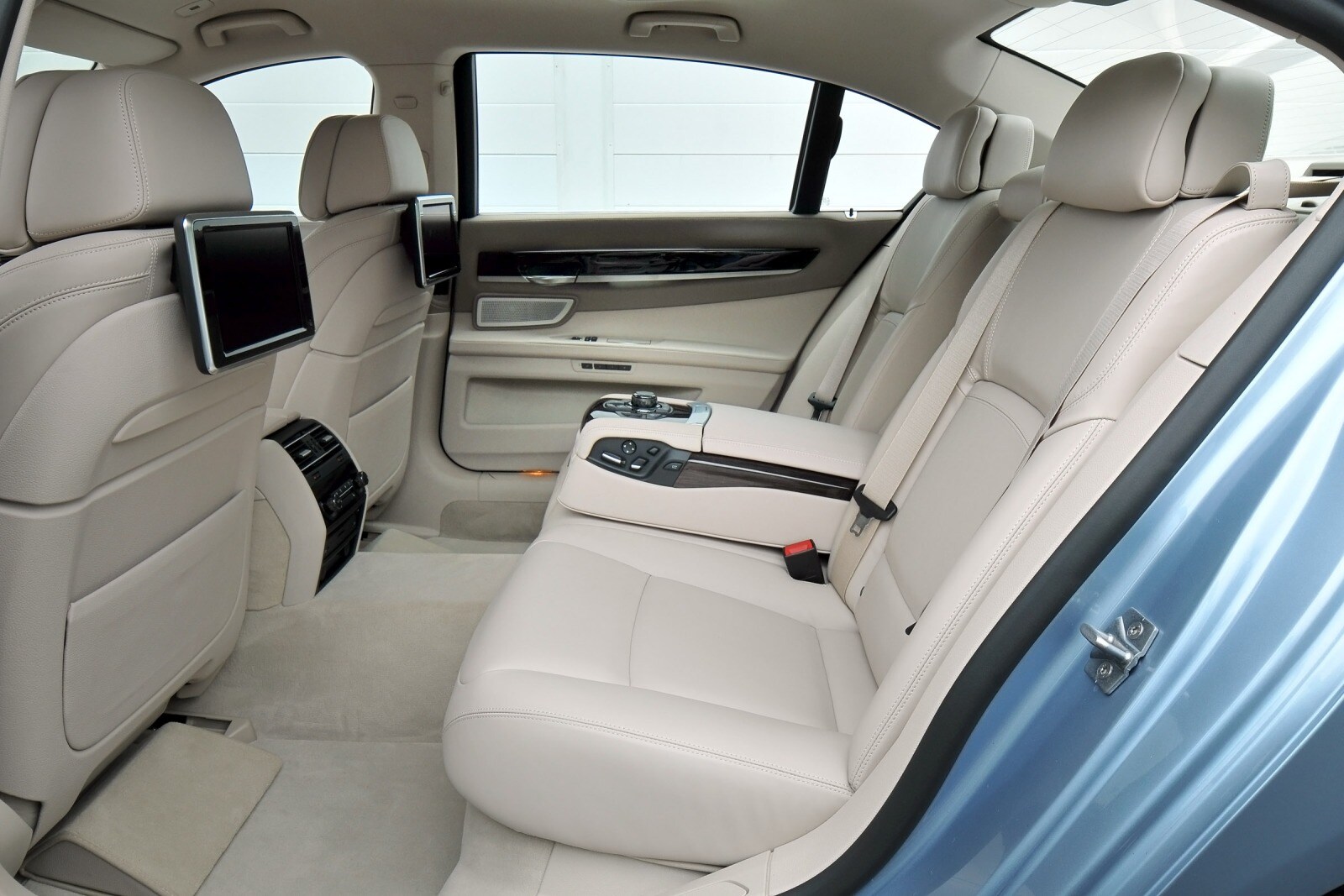 2014 BMW ActiveHybrid 7 interior RI