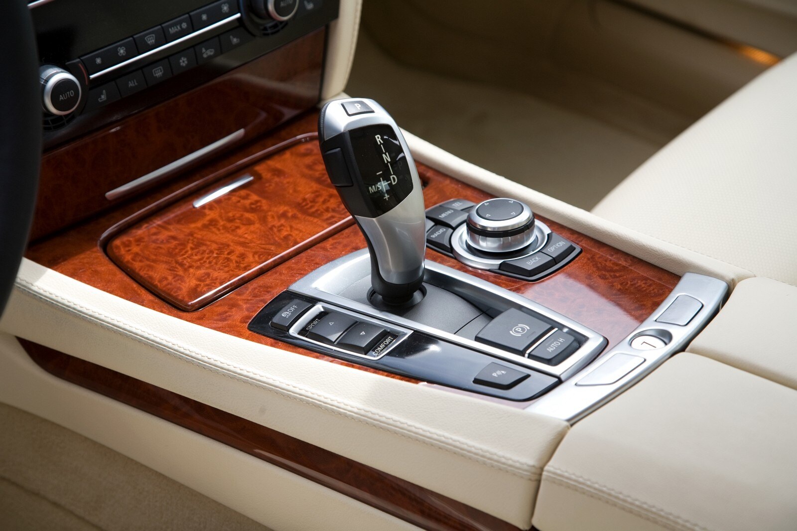 2011 BMW ALPINA B7 interior SHF