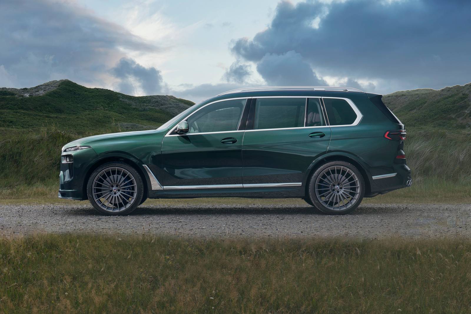 BMW ALPINA XB7 4dr SUV Profile