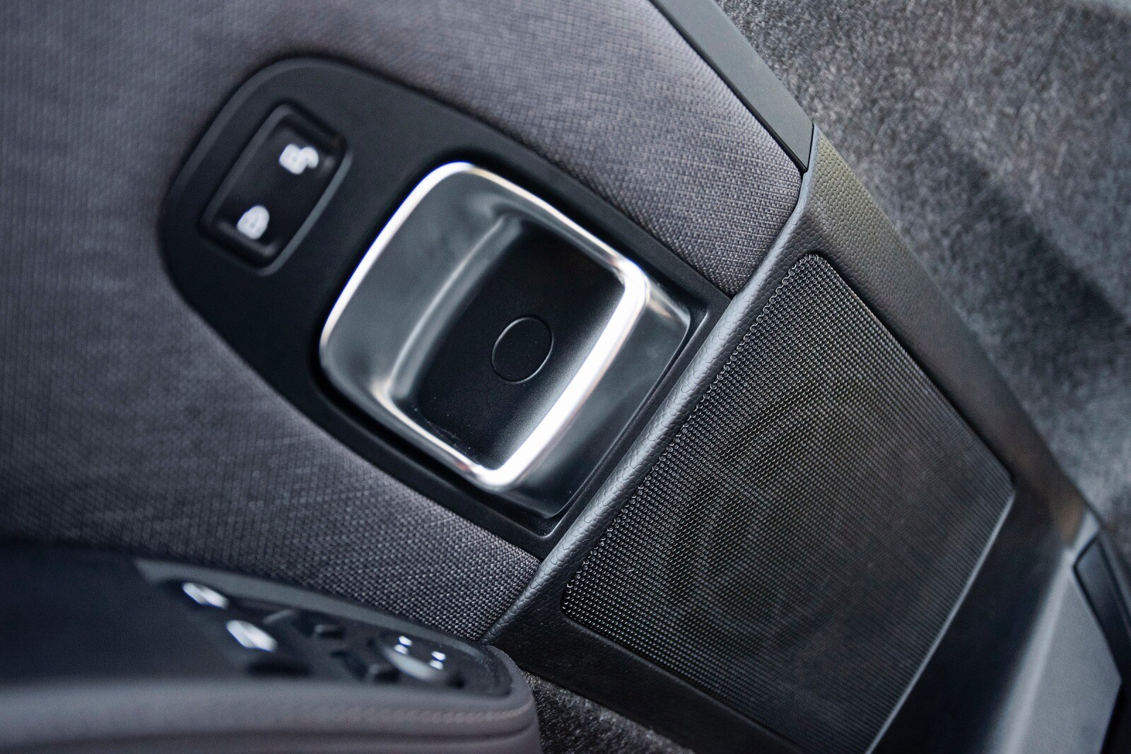 2014 BMW i3 front safety DETAIL