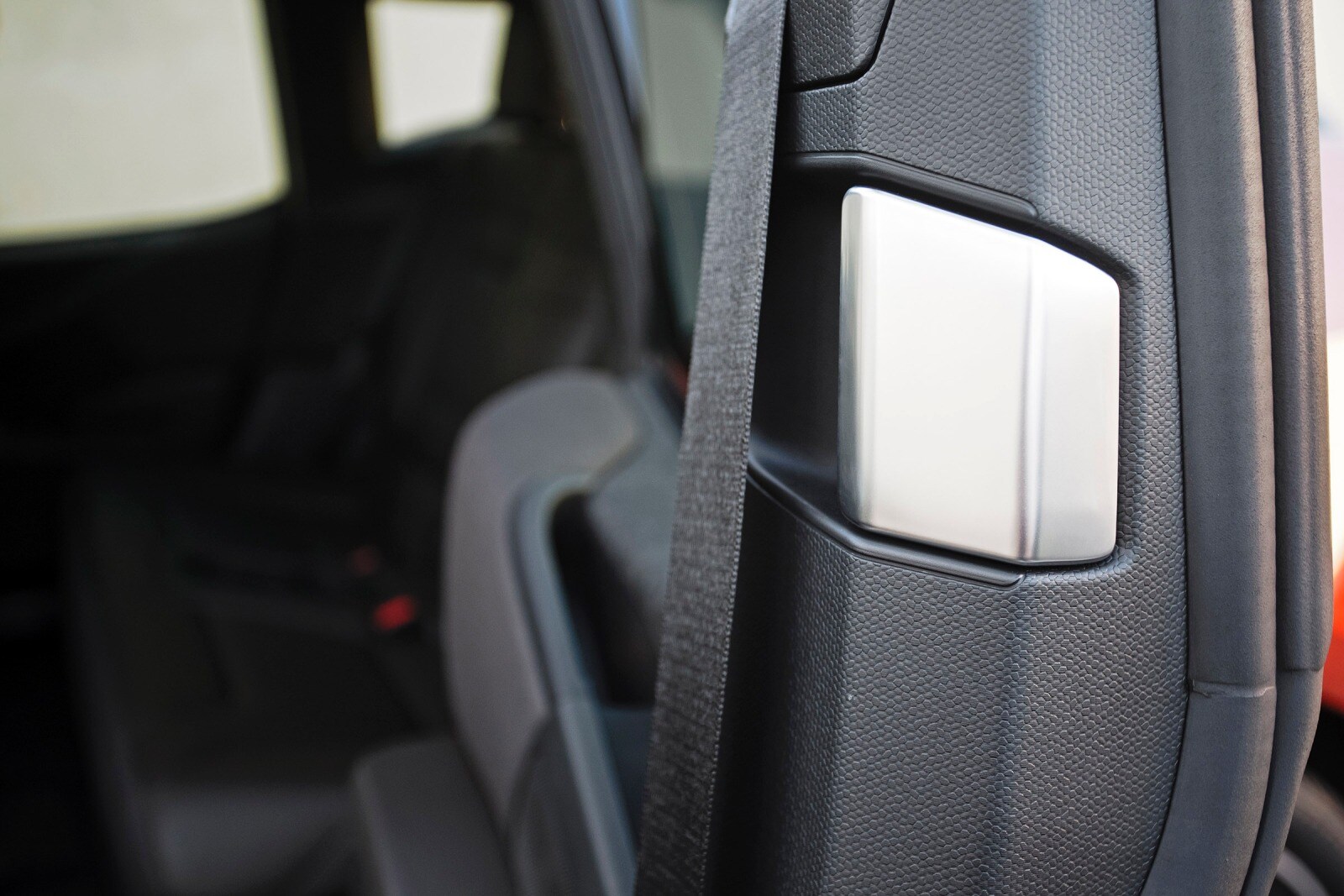 2016 BMW i3 front safety DETAIL