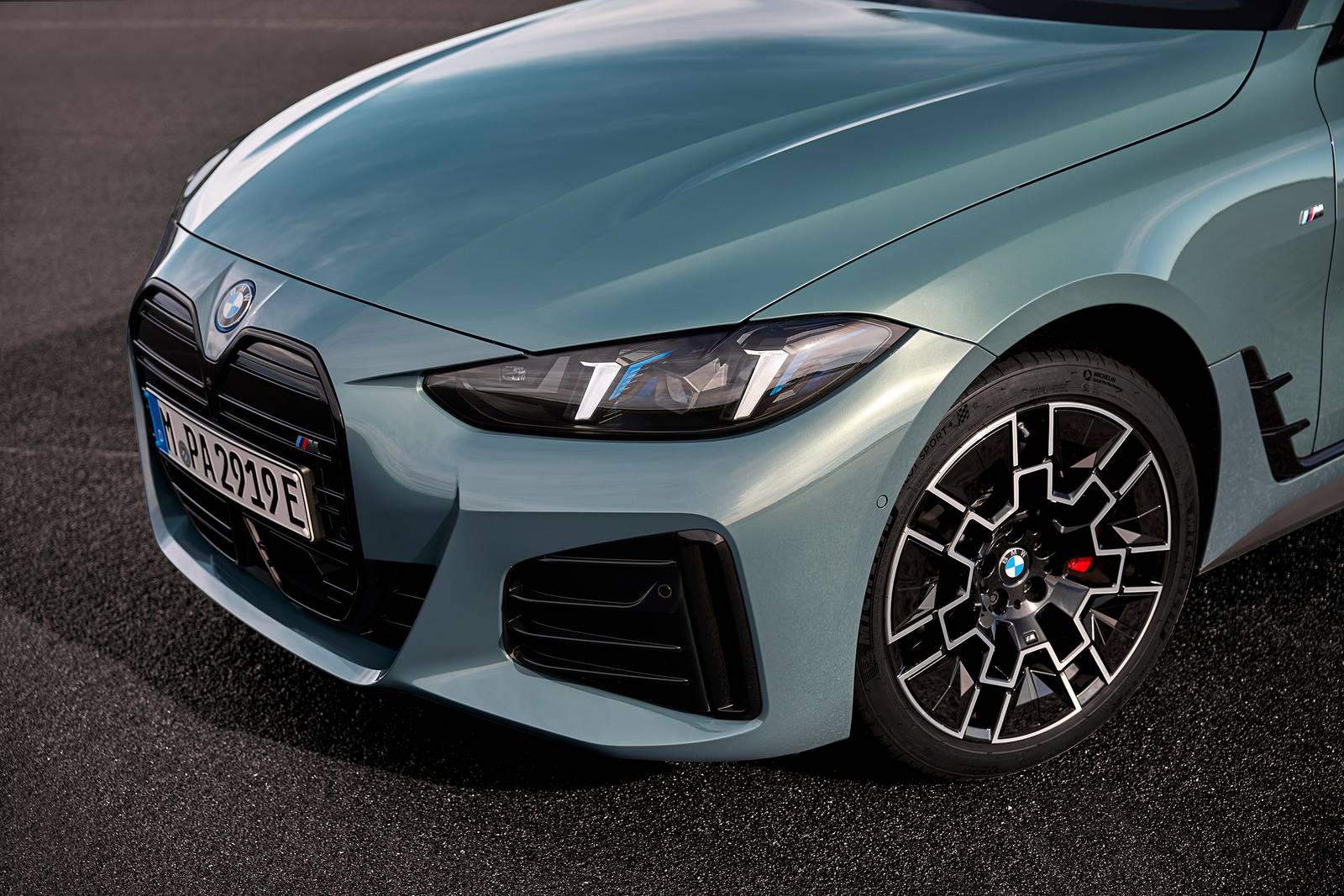 2025 BMW i4 front safety EDETAIL