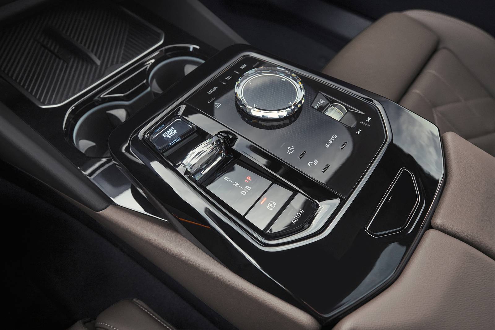 2025 Bmw I5 interior SHF