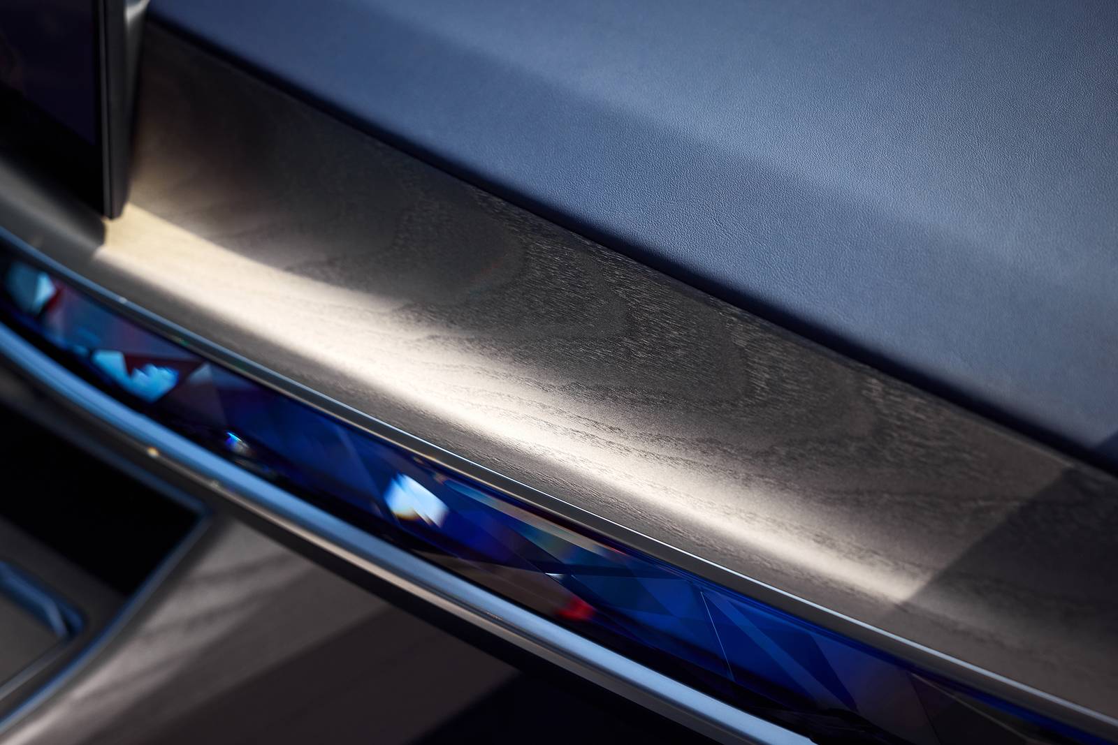 2025 BMW i7 front safety DETAIL