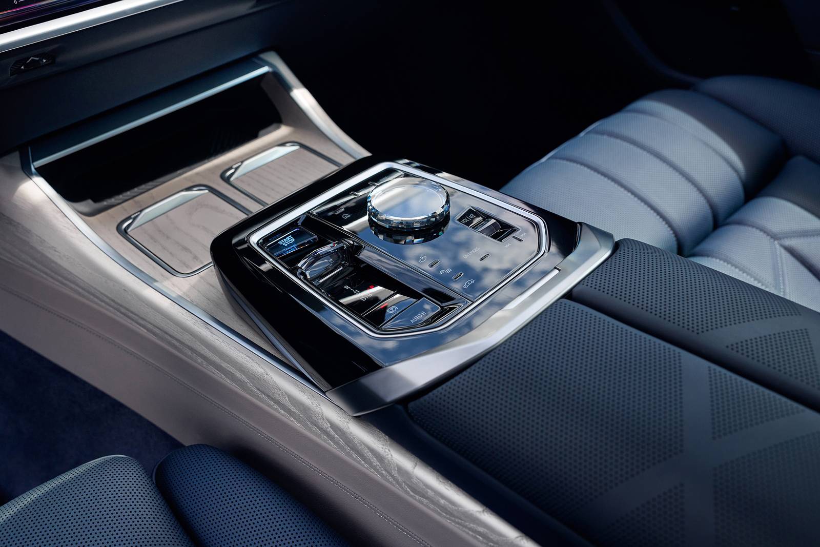 2025 Bmw I7 interior SHF