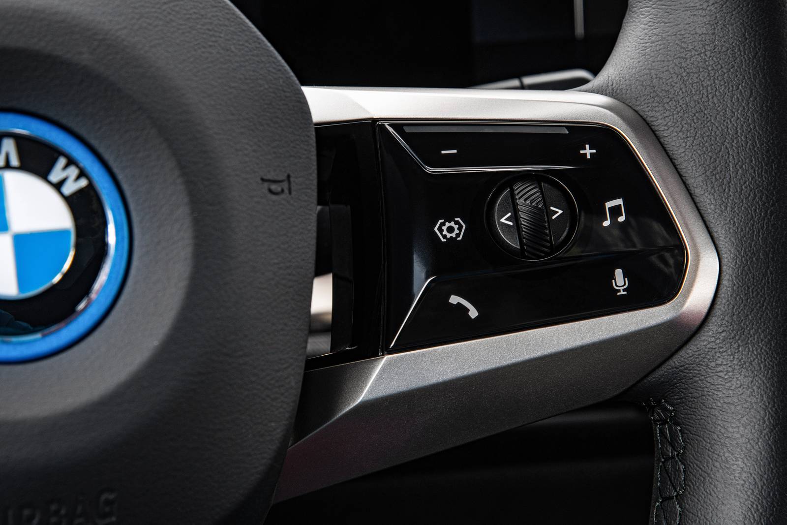 2024 BMW iX interior AUXCTRL