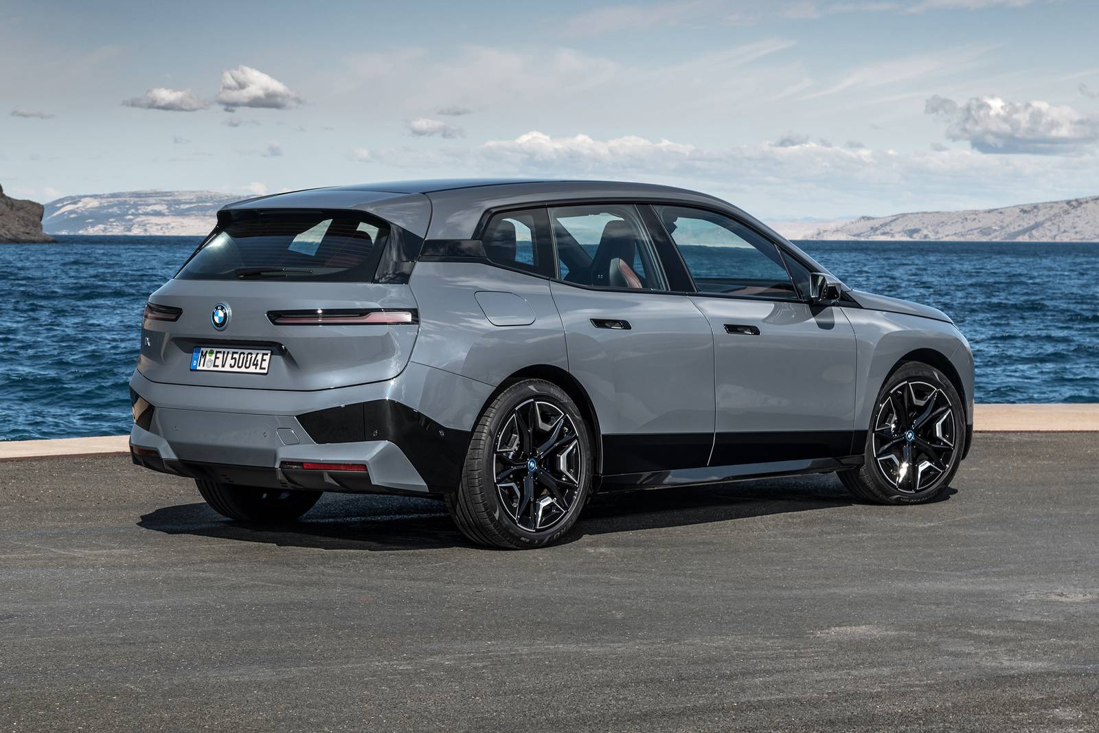 2025 BMW iX — OEM photo 3