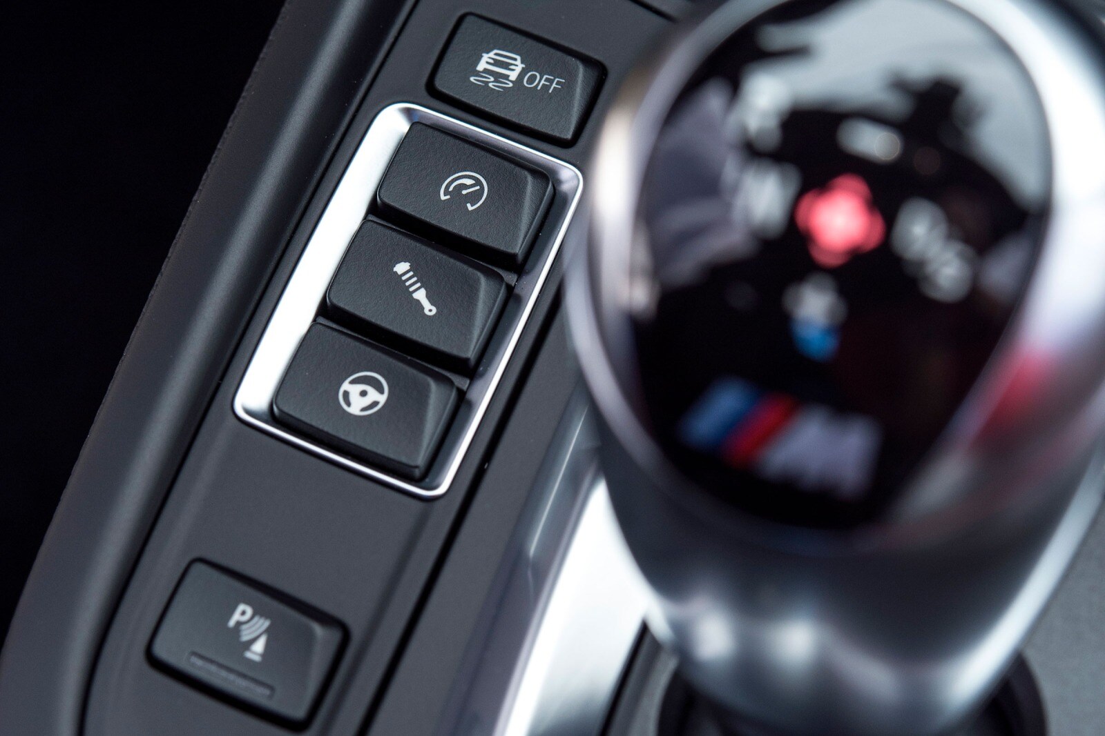 2015 BMW M4 front safety DETAIL