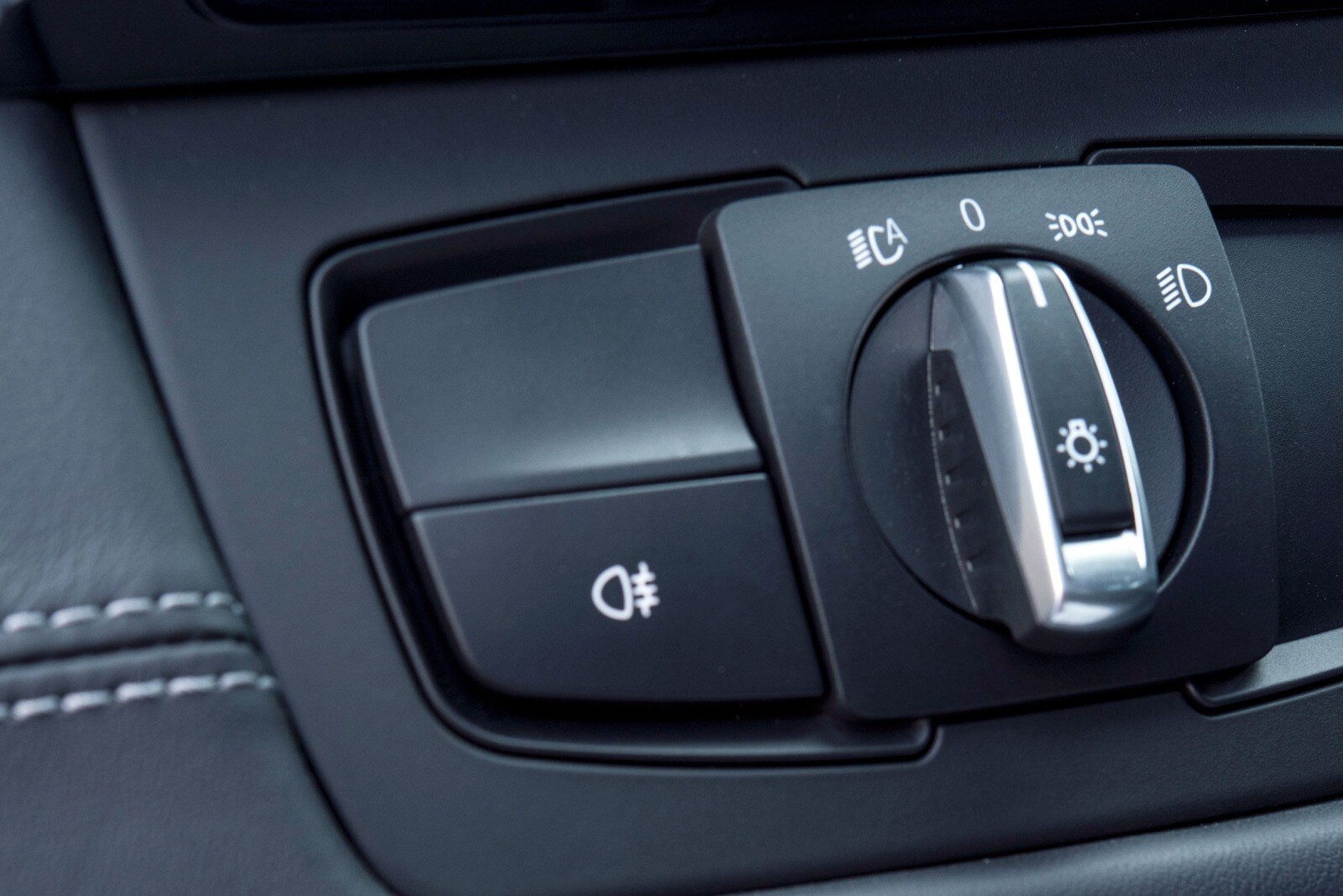 2016 BMW M4 front safety DETAIL