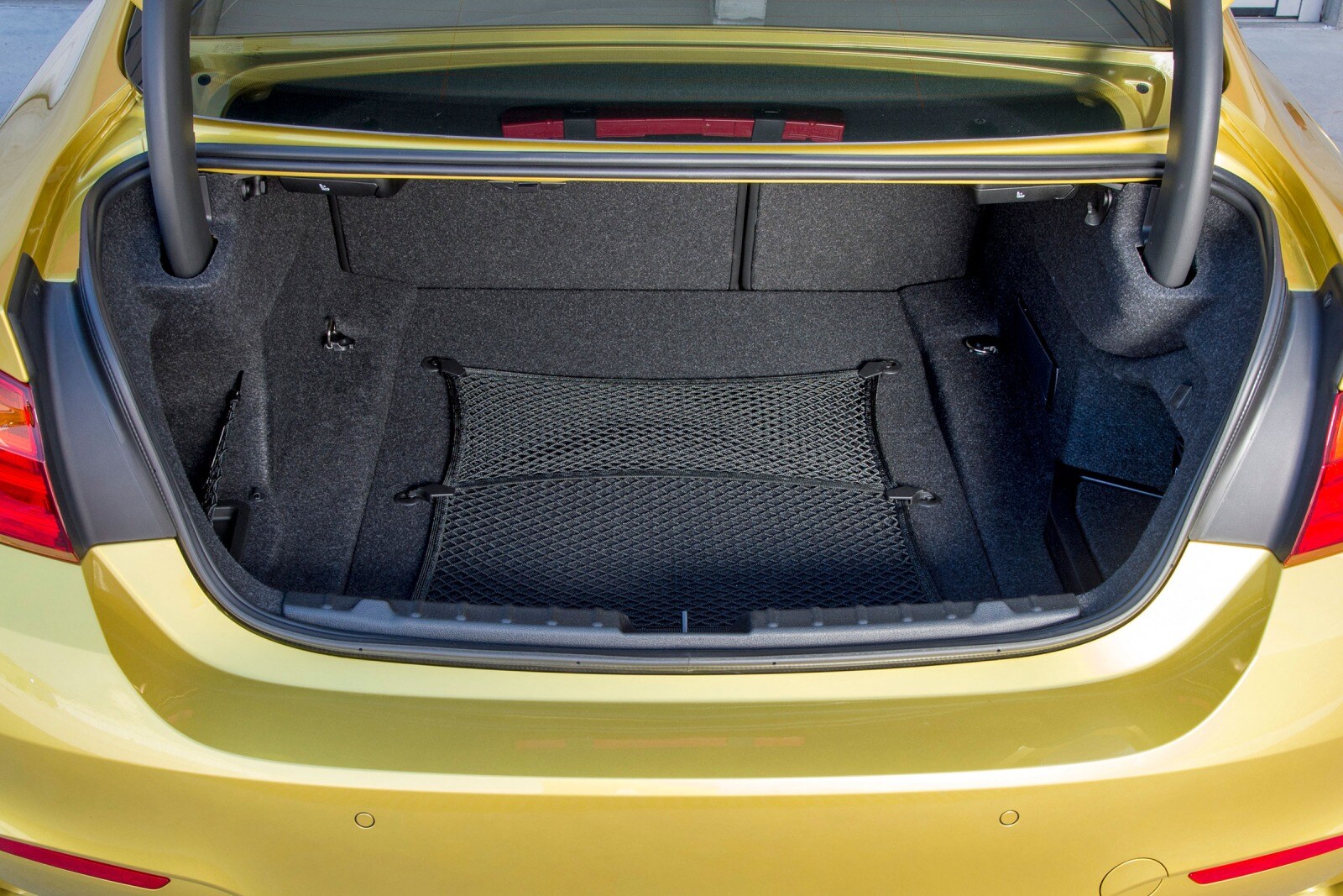 2017 BMW M4 interior CARGO