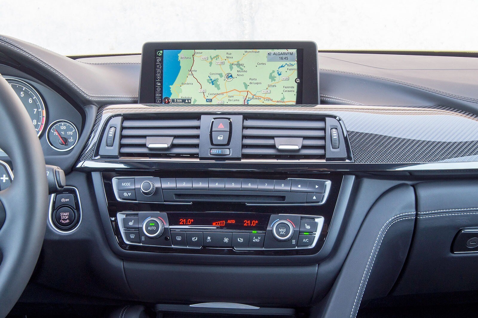 2017 BMW M4 interior CC