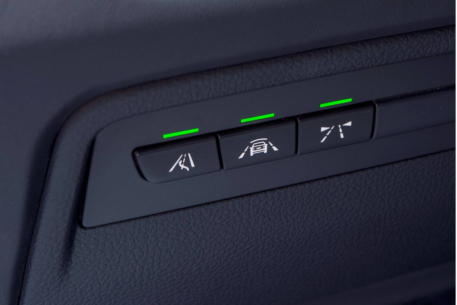 2018 BMW M4 front safety DETAIL