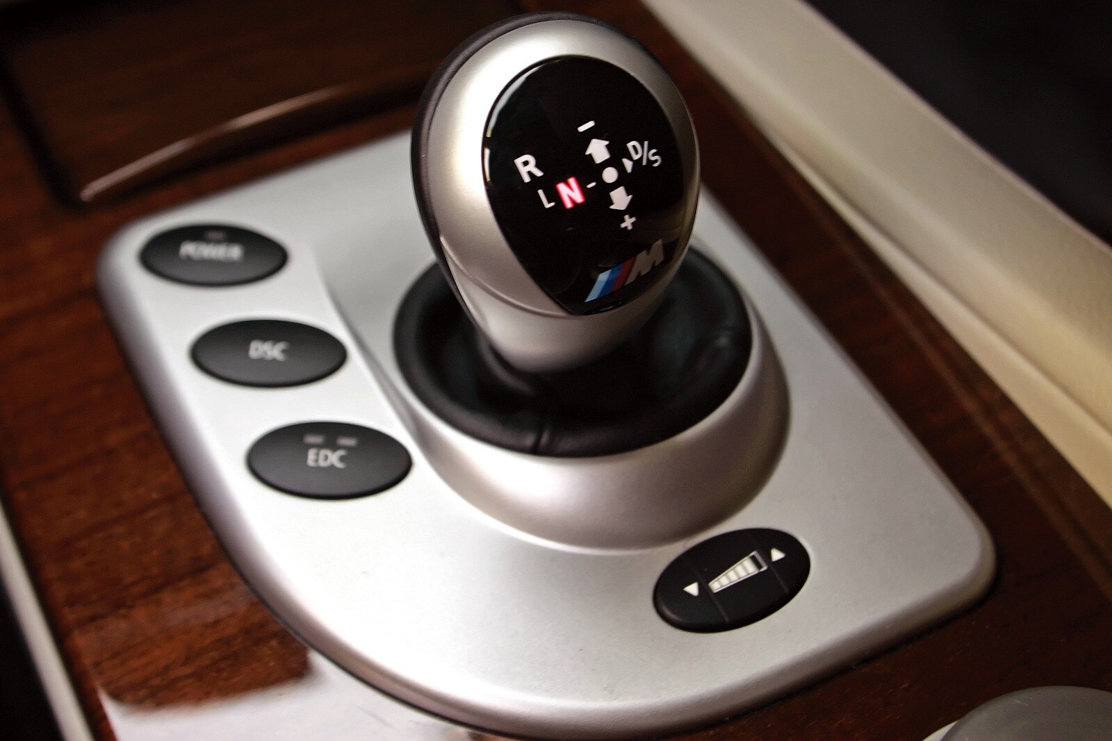 2009 BMW M5 interior SHF