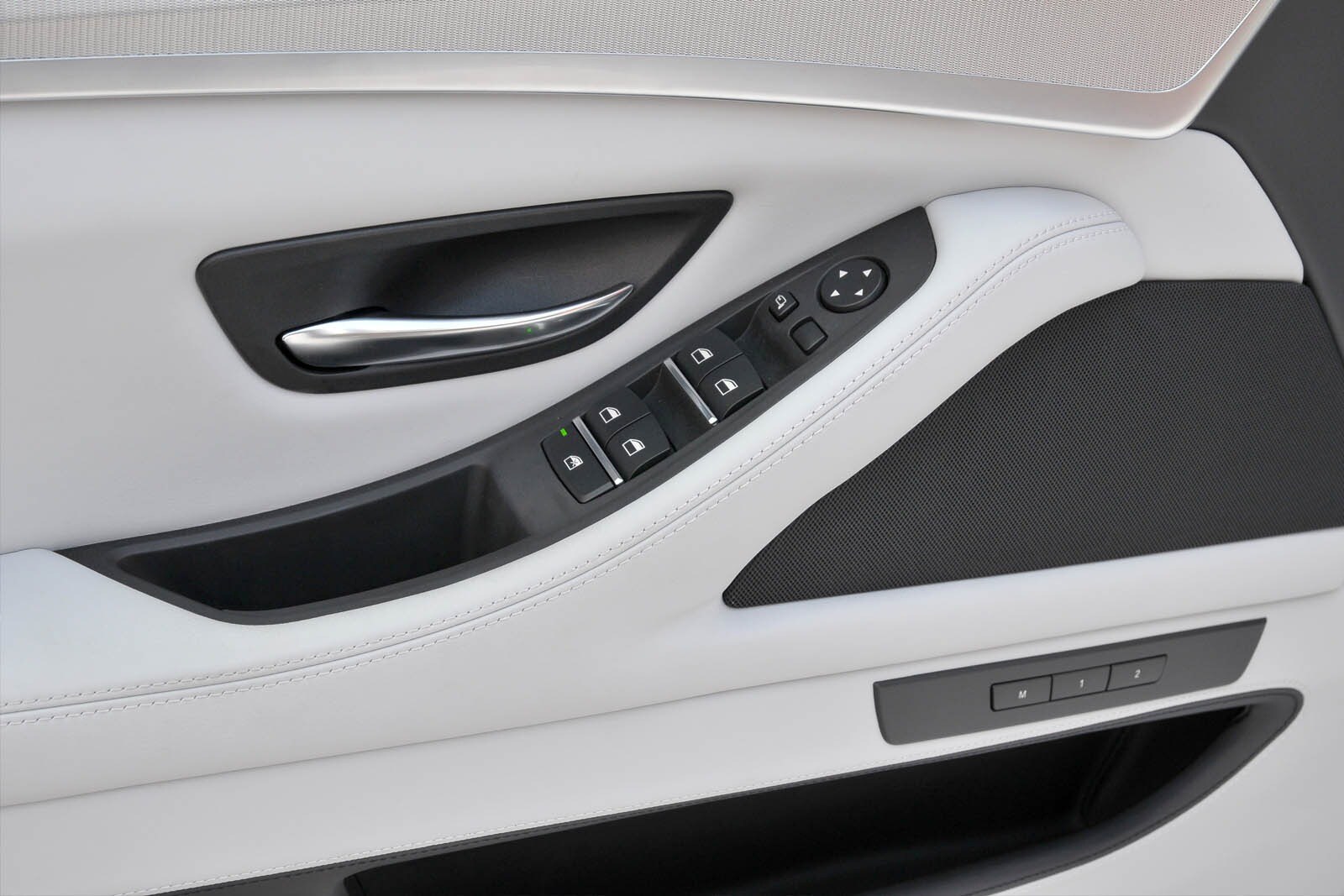 2013 BMW M5 front safety DETAIL