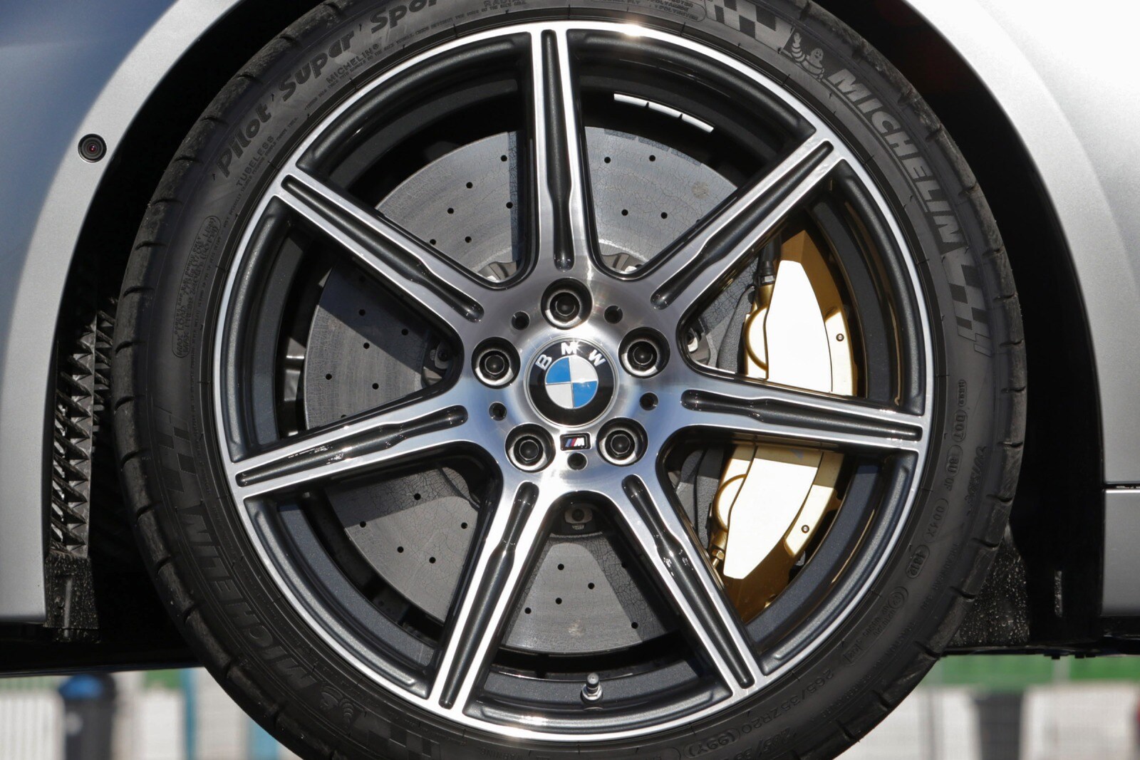 2015 BMW M5 — OEM photo 3