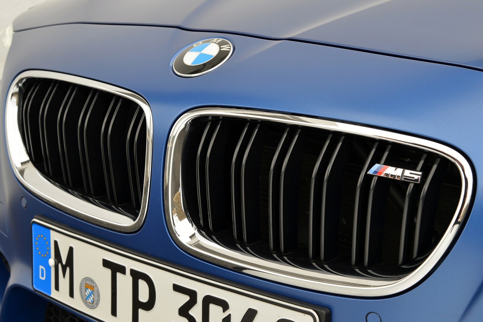 2016 BMW M5 front safety FBDG