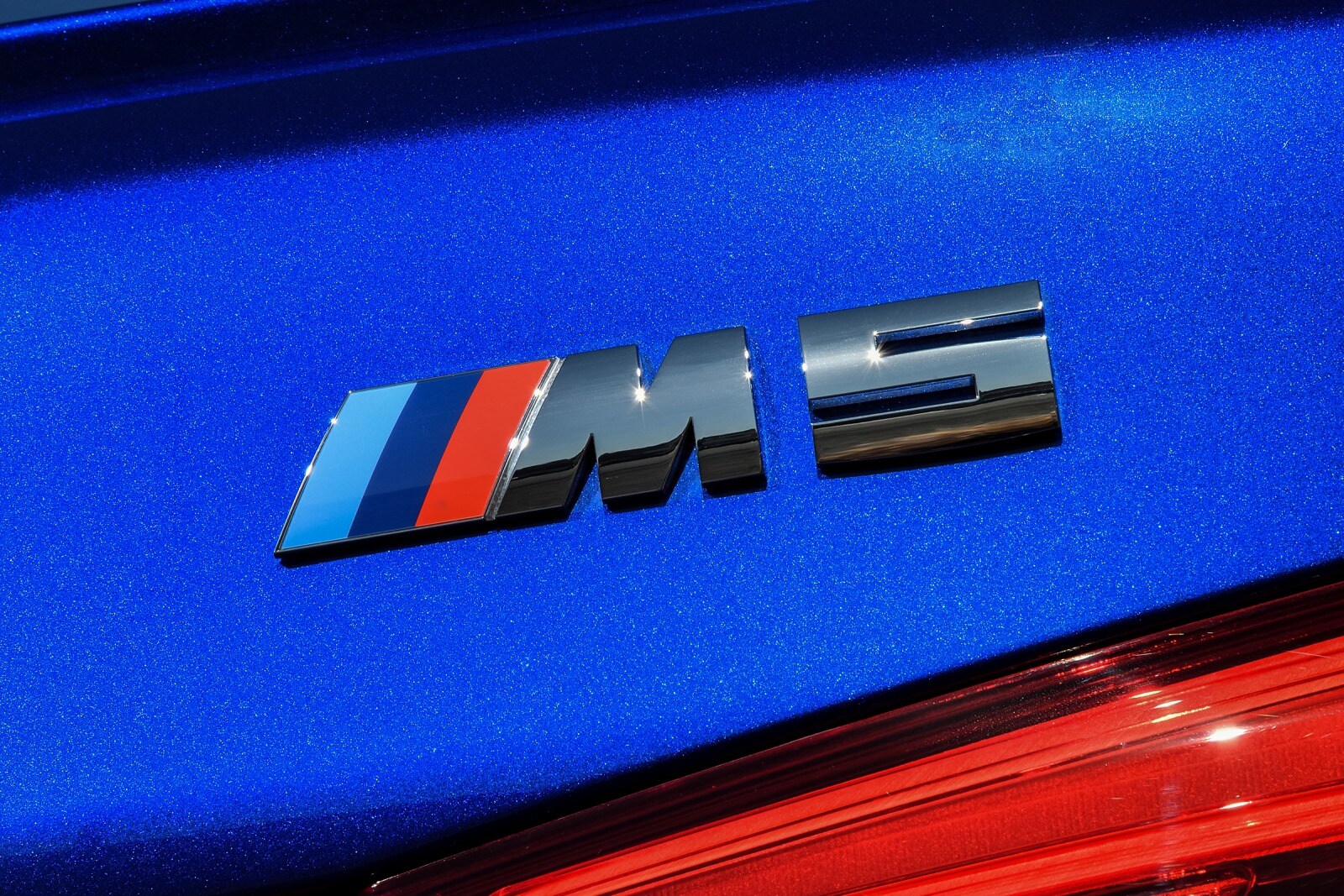 2018 BMW M5 — OEM photo 3